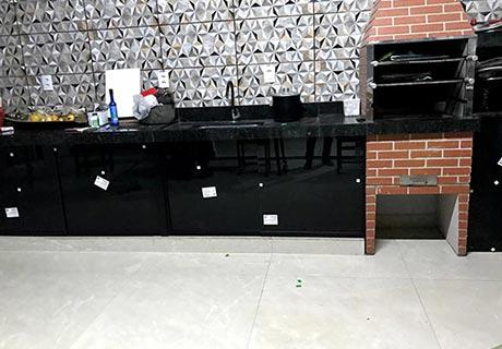 PORTA E FECHAMENTO EM VIDRO